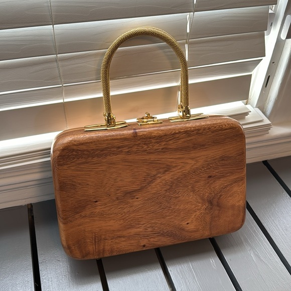 Vintage wooden clutch with gold handle - Picture 2 of 3